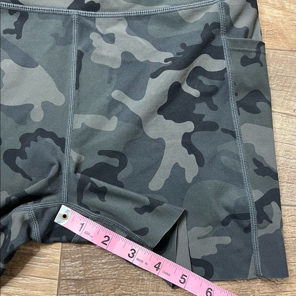 Zyia shorts size large - Picture 4 of 5